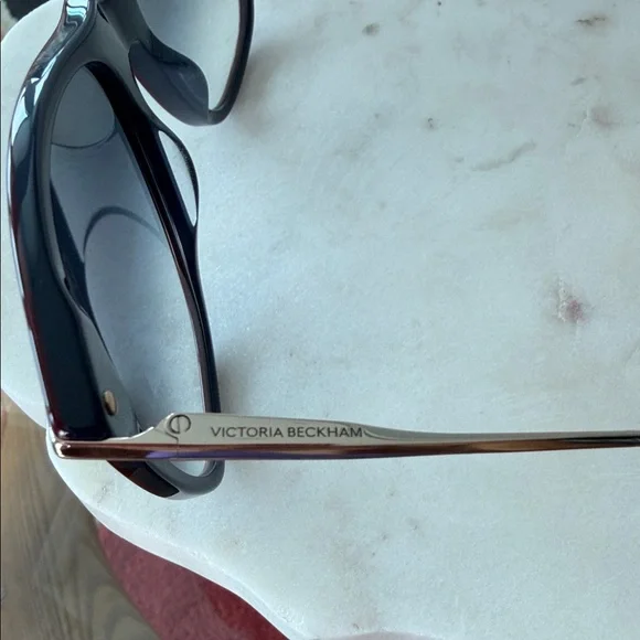 Brand New Victoria Beckham VB636S Buy Victoria Beckham VB636S Burgundy/Blue | Afterpay | Zip main image 4